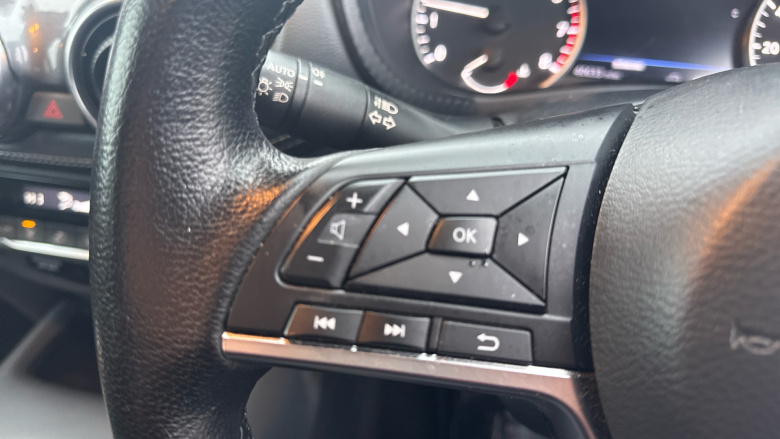 Nissan Juke 1.0 DiG-T 114 N-Connecta 5dr Petrol Hatchback